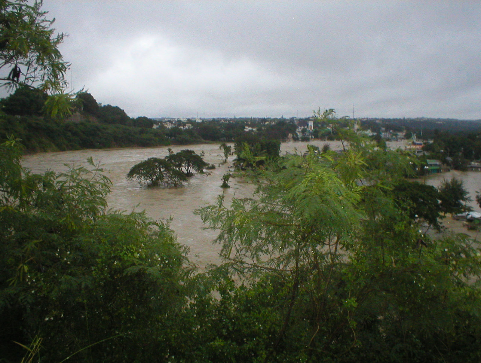 Fotos tormenta tropical Olga Area de Santiago, Republica Dominicana Diciembre 12 2007