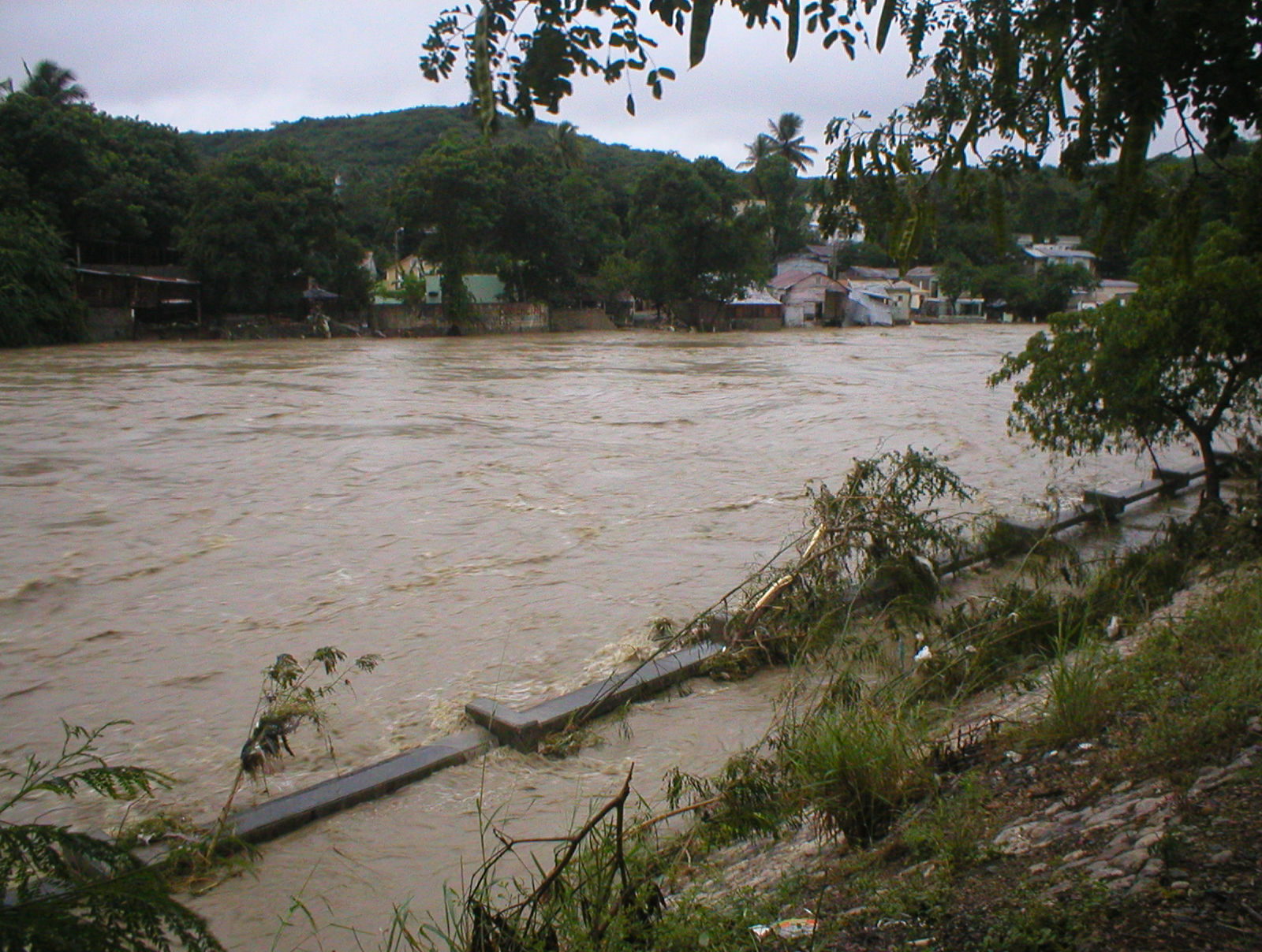 Fotos tormenta tropical Olga Area de Santiago, Republica Dominicana Diciembre 12 2007