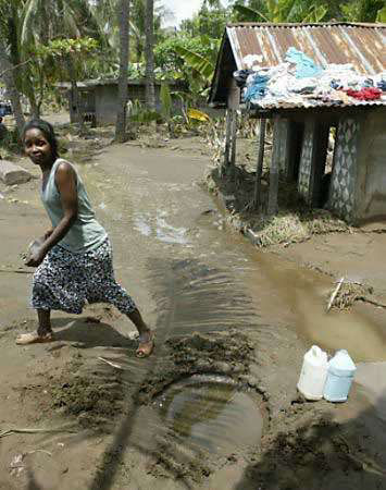 Fotos de Inundaciones Area de Jimaní, Republica Dominicana Mayo 24, 2004