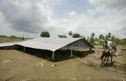 Fotos de Inundaciones Area de Jimaní, Republica Dominicana Mayo 24, 2004