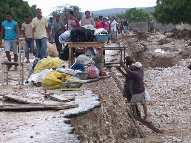 Fotos de Inundaciones Area de Jimaní, Republica Dominicana Mayo 24, 2004