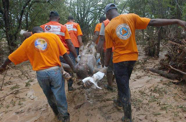 Fotos de Inundaciones Area de Jimaní, Republica Dominicana Mayo 24, 2004