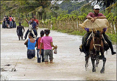 Fotos de Inundaciones Area de Jimaní, Republica Dominicana Mayo 24, 2004