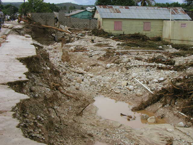 Fotos de Inundaciones Area de Jimaní, Republica Dominicana Mayo 24, 2004