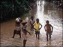 Fotos de Inundaciones Area de Jimaní, Republica Dominicana Mayo 24, 2004